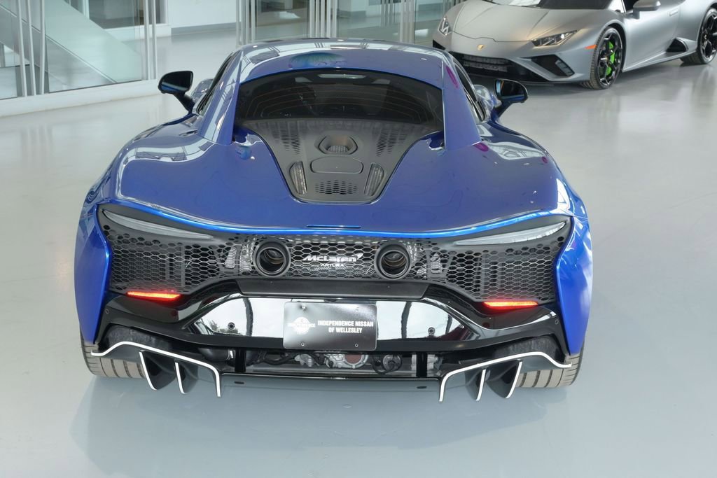 Used 2023 McLaren Artura RWD image 5