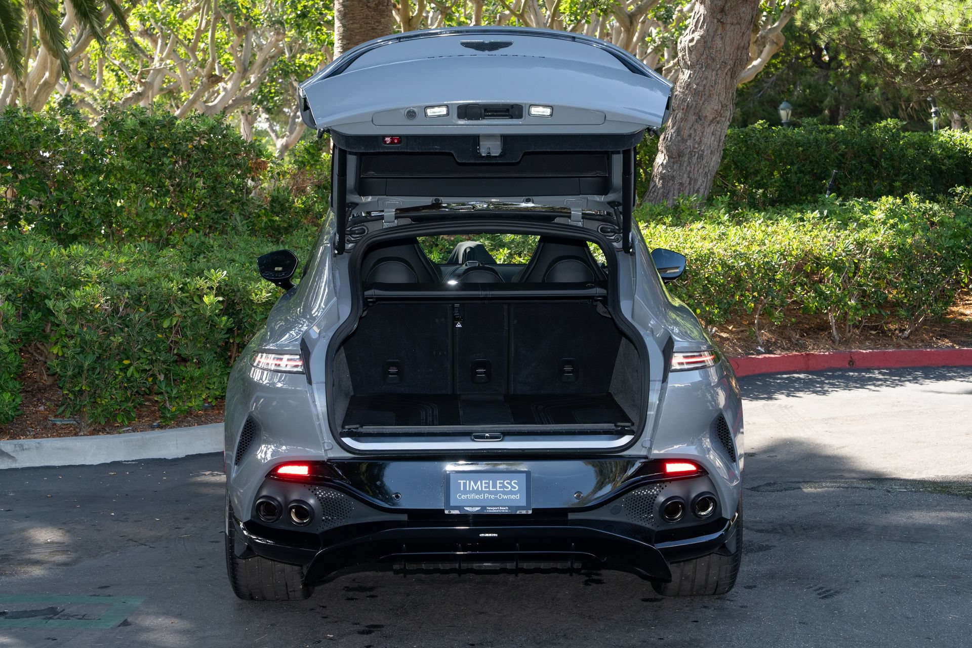 Used 2025 Aston Martin DBX 707 AWD/4WD image 7