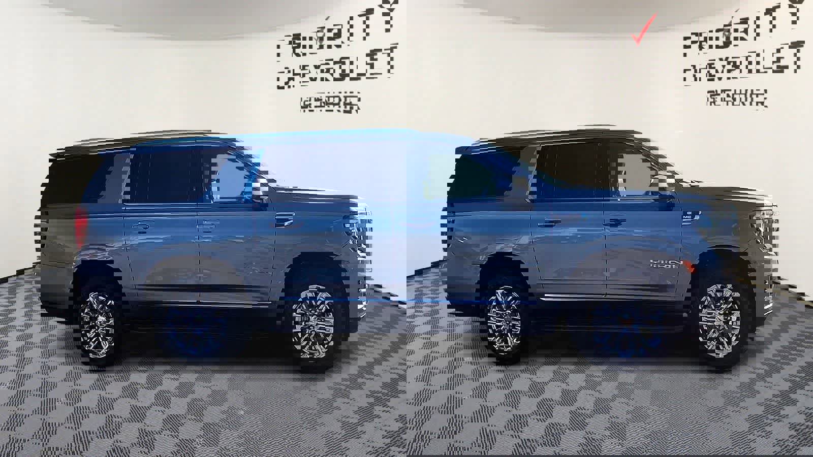 Used 2022 GMC Yukon XL SLT w/ SLT Luxury Package image 9