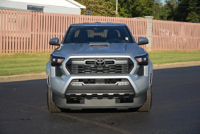 Used 2025 Toyota Tacoma TRD Sport AWD/4WD image 2