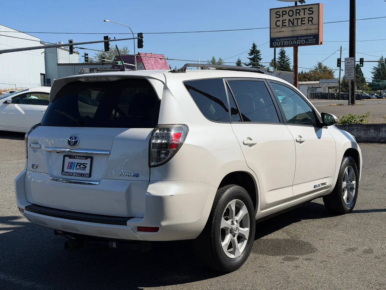 Used 2014 Toyota RAV4 EV FWD image 6