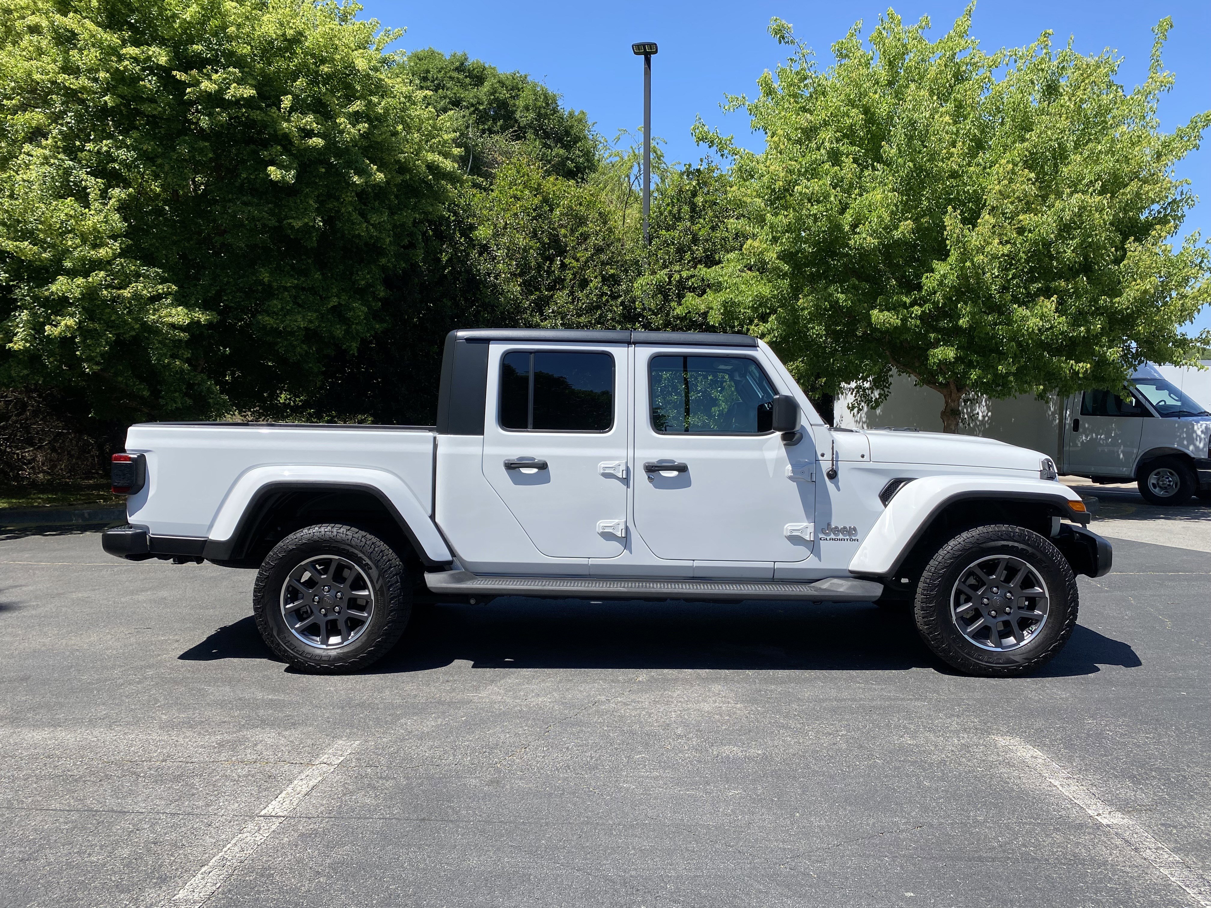 Used 2020 Jeep Gladiator Overland AWD/4WD image 10