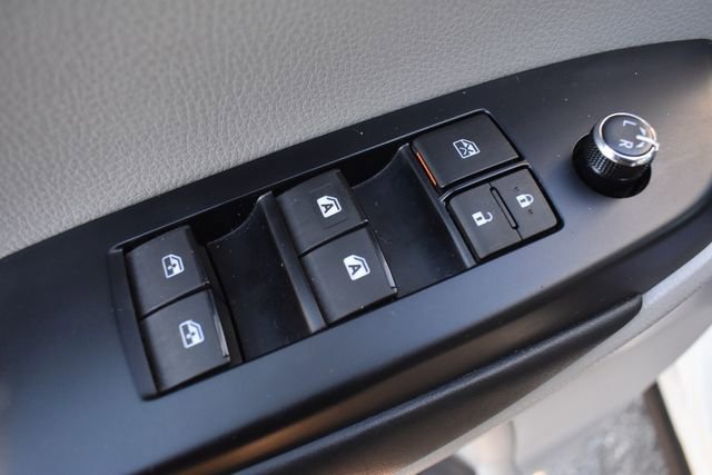 Used 2019 Toyota Highlander XLE image 22