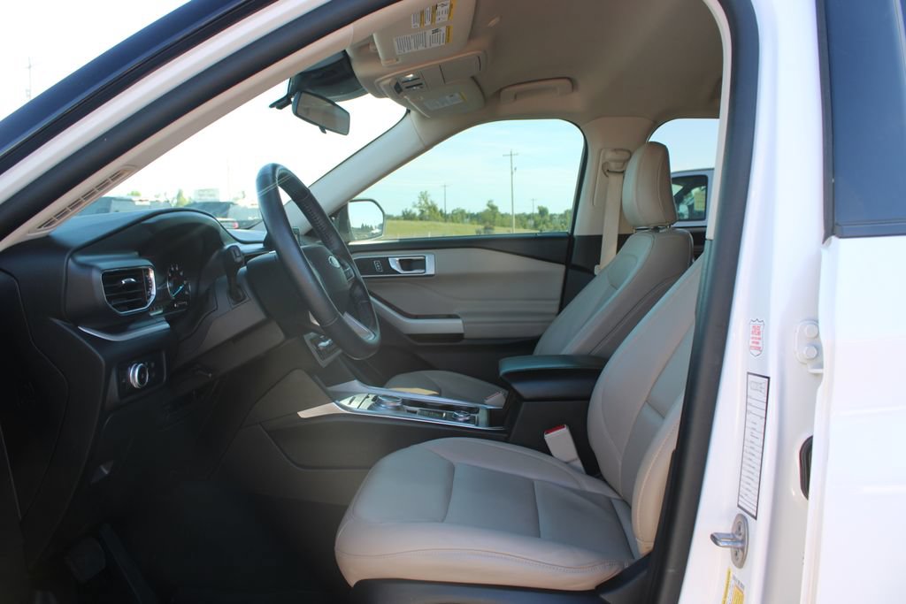 Used 2023 Ford Explorer XLT w/ Equipment Group 202A AWD/4WD image 21