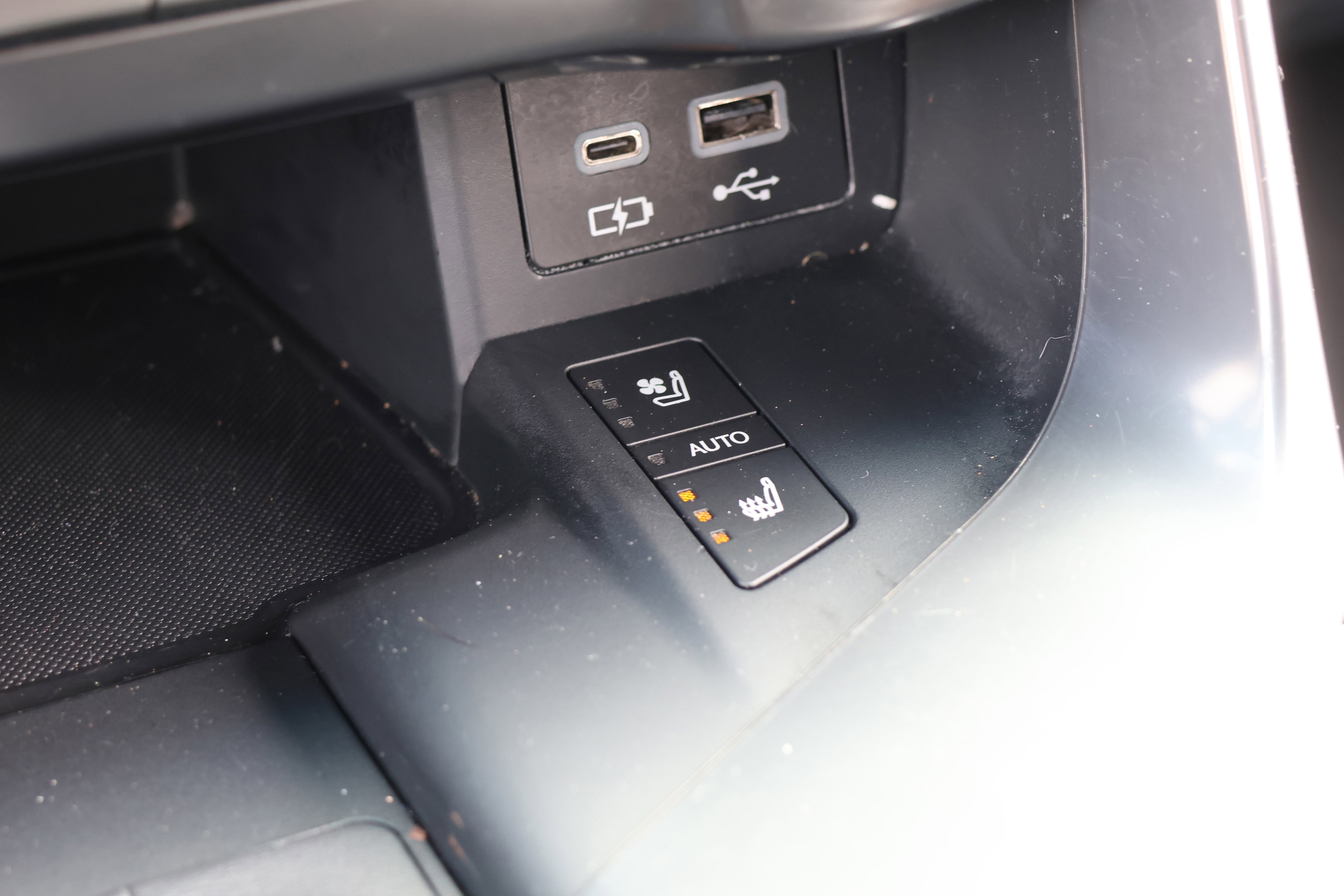 Used 2023 Lexus LX 600 F Sport image 30