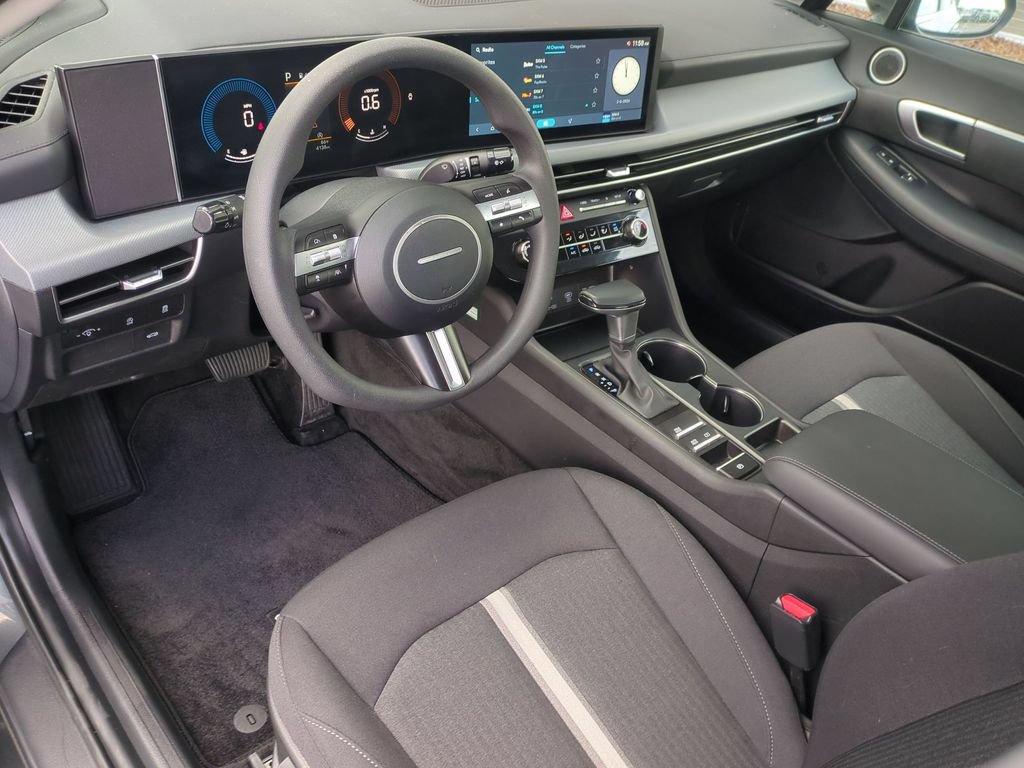 Used 2025 Hyundai Sonata SE FWD image 22