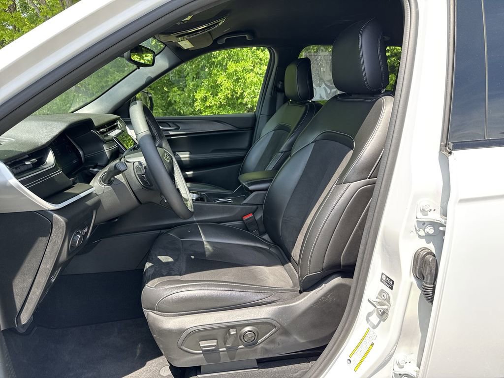 Used 2024 Jeep Grand Cherokee Altitude image 19