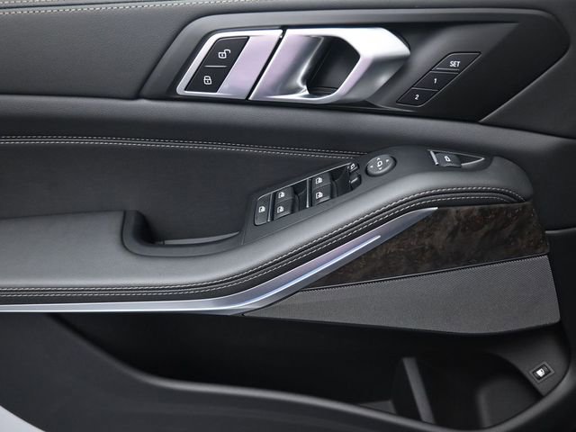New 2025 BMW X5 xDrive50e image 13