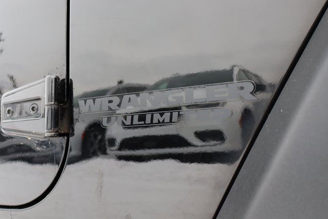 Used 2017 Jeep Wrangler Unlimited Willys image 2