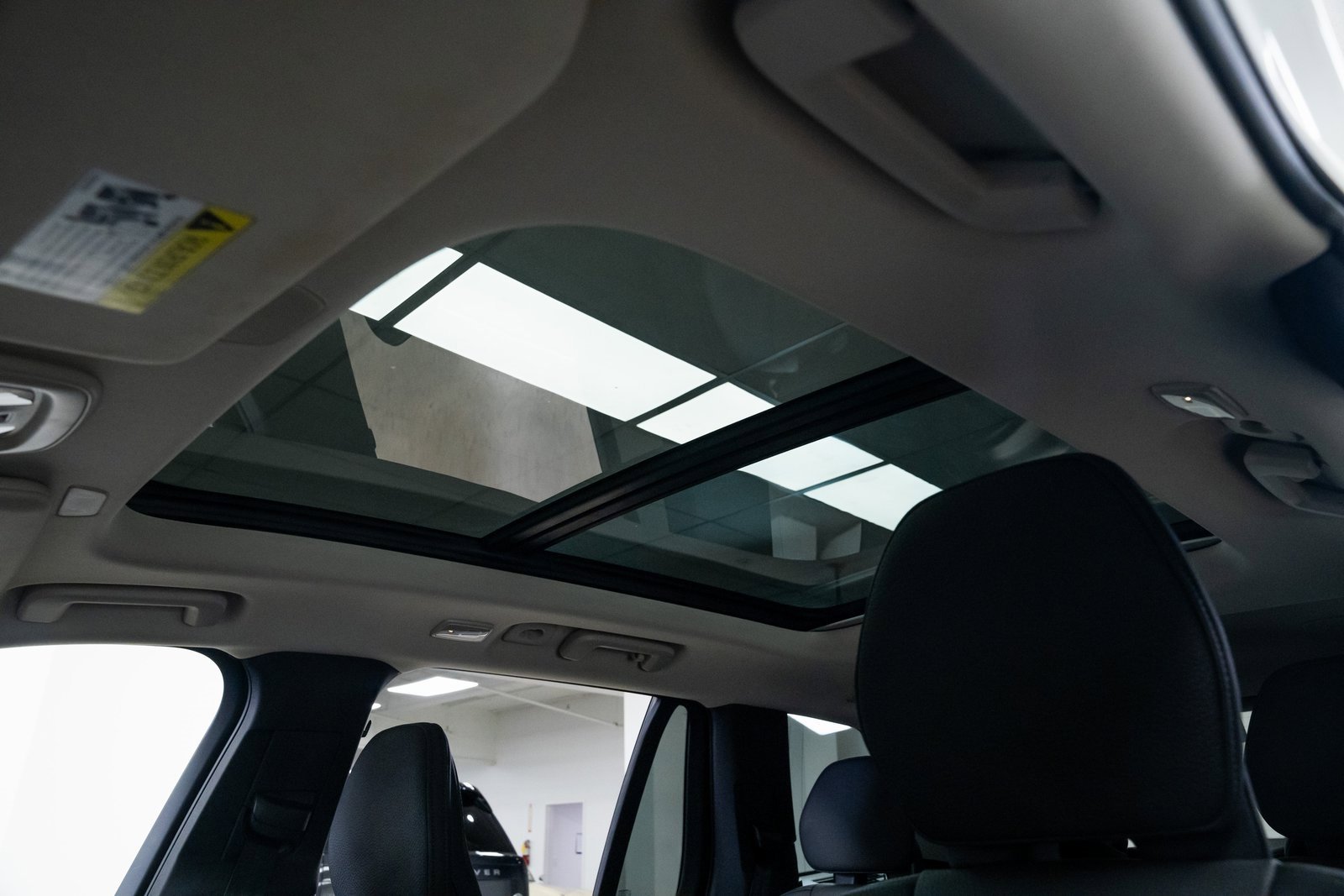 Used 2025 Volvo XC90 T8 Plus image 17