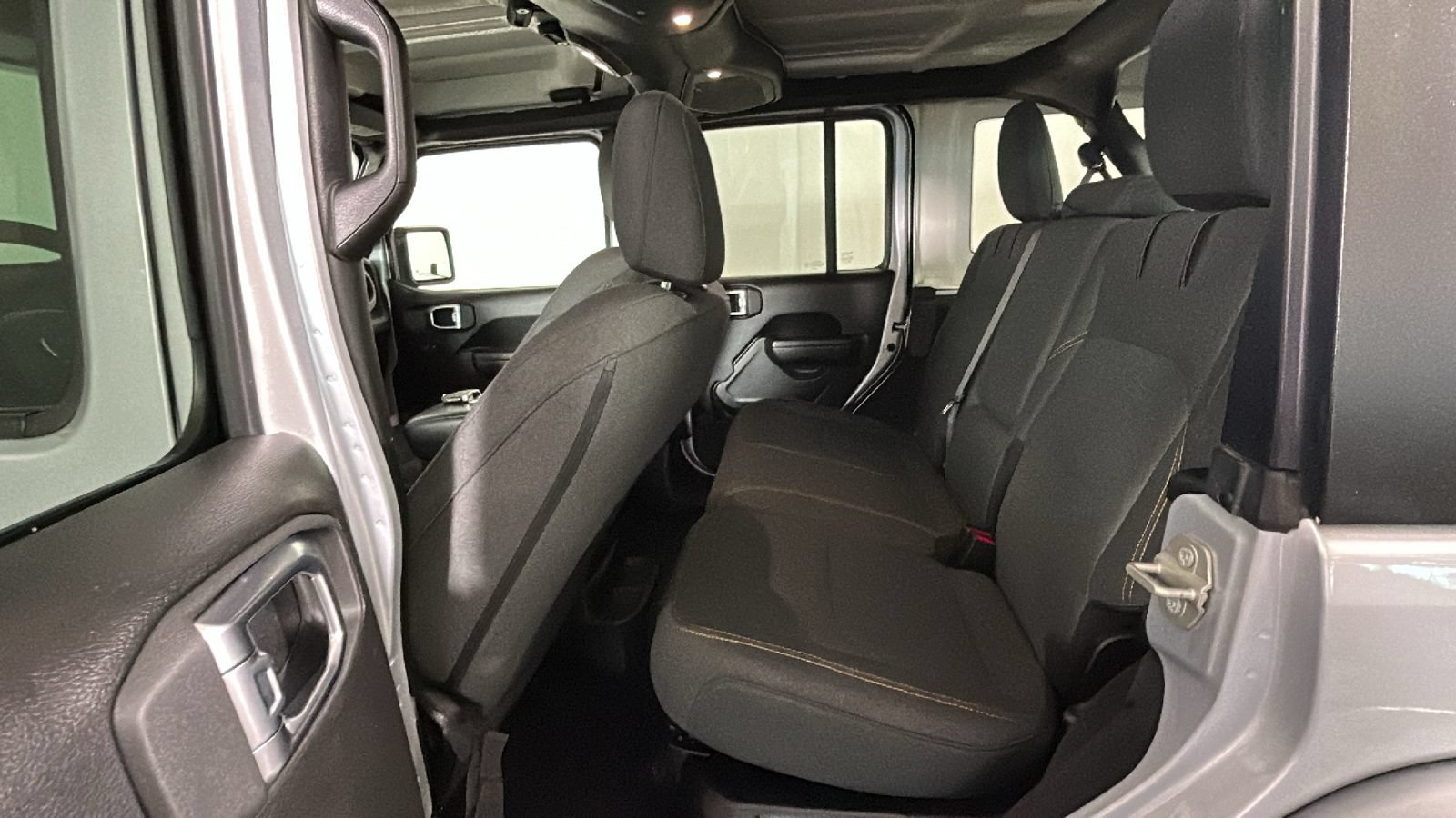 Used 2024 Jeep Wrangler Unlimited w/ Convenience Group AWD/4WD image 31