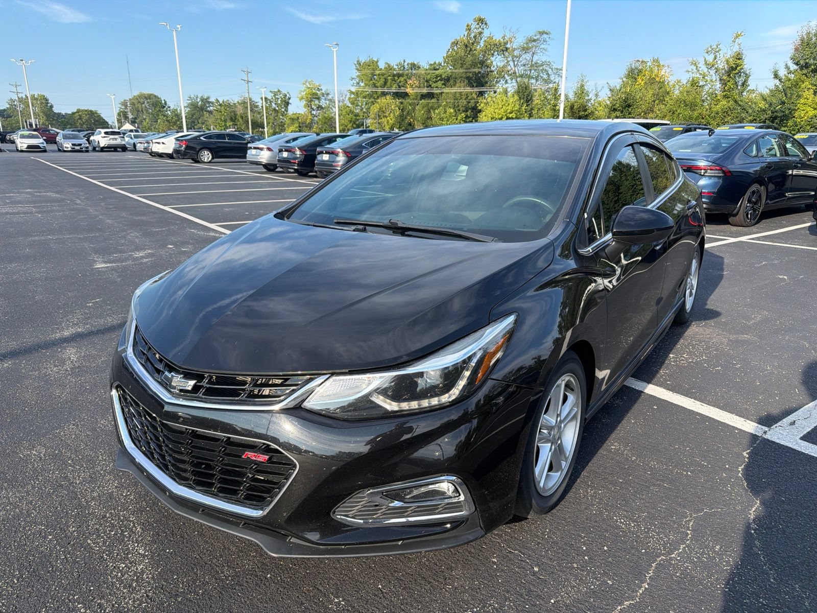 Used 2018 Chevrolet Cruze LT w/ Convenience Package FWD image 2