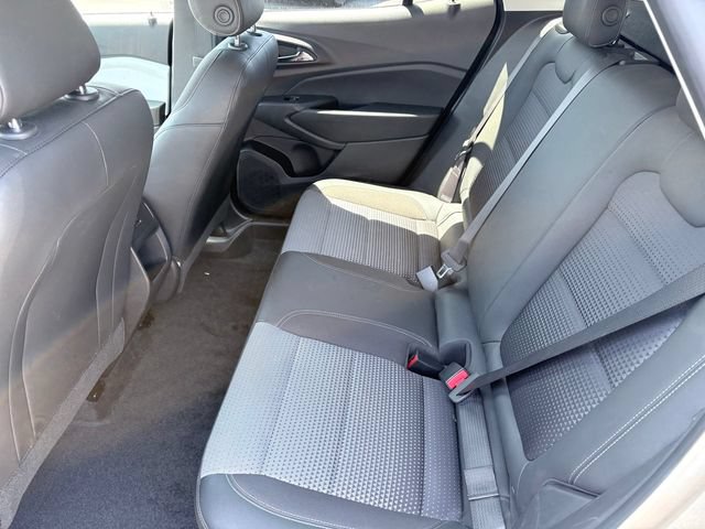 Used 2025 Chevrolet Trax LT FWD image 7