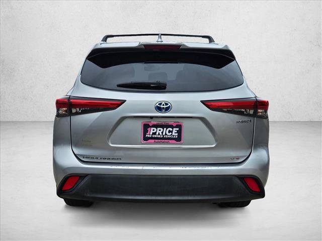 Used 2022 Toyota Highlander XLE AWD/4WD image 6