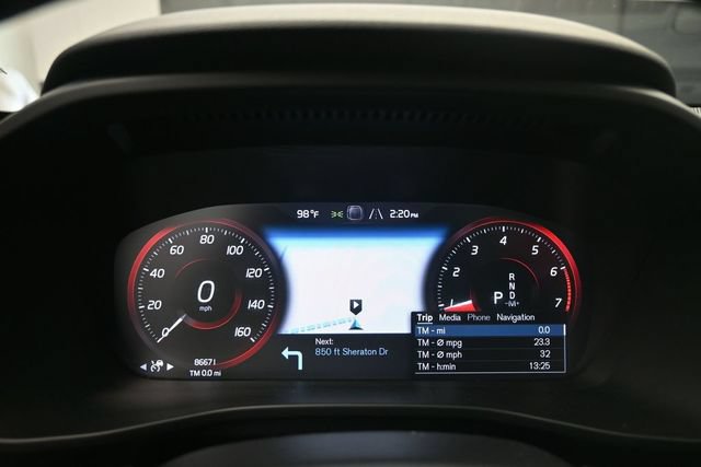 Used 2020 Volvo XC40 T5 R-Design w/ Protection Package AWD/4WD image 10
