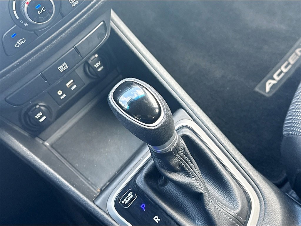 Used 2022 Hyundai Accent SE image 18