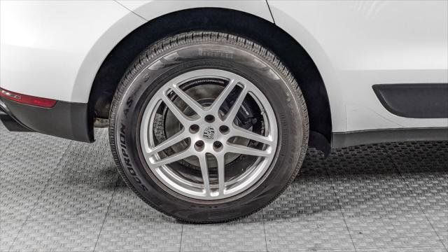 Used 2017 Porsche Macan AWD/4WD image 34