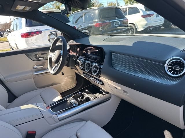 Used 2025 Mercedes-Benz GLA 250 4MATIC image 31