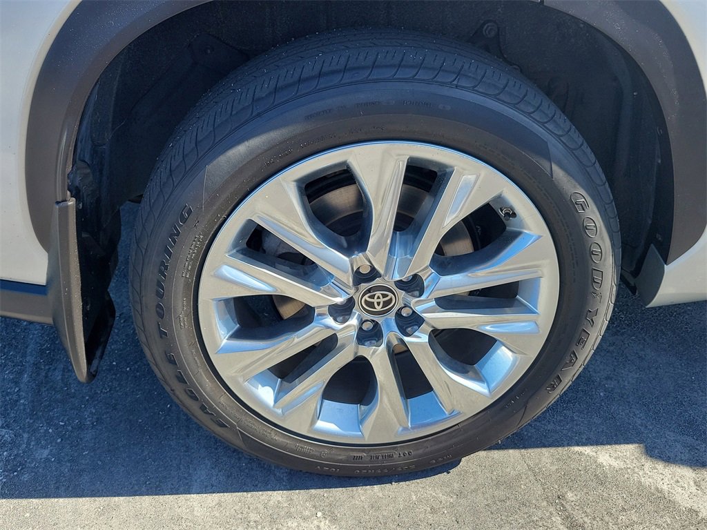 Used 2023 Toyota Highlander Limited image 7
