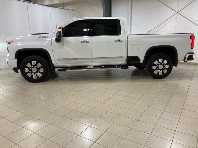 Used 2024 Chevrolet Silverado 3500 High Country w/ High Country Premium Package image 2