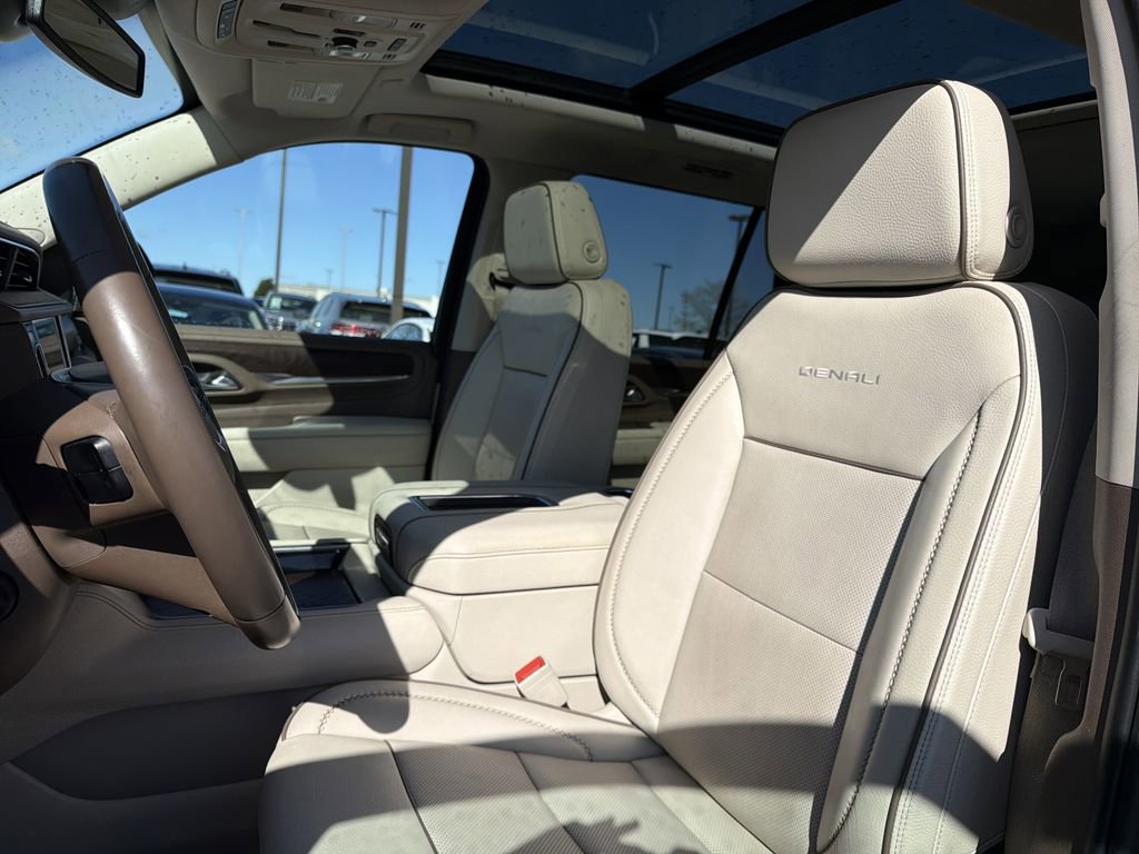 Used 2023 GMC Yukon Denali image 12