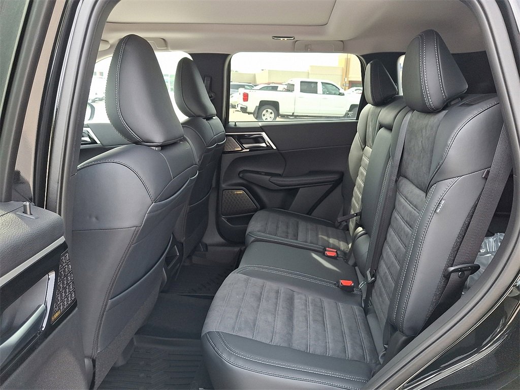 New 2025 Mitsubishi Outlander SE image 5