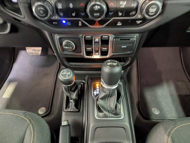 Used 2025 Jeep Wrangler Unlimited Sahara AWD/4WD image 21