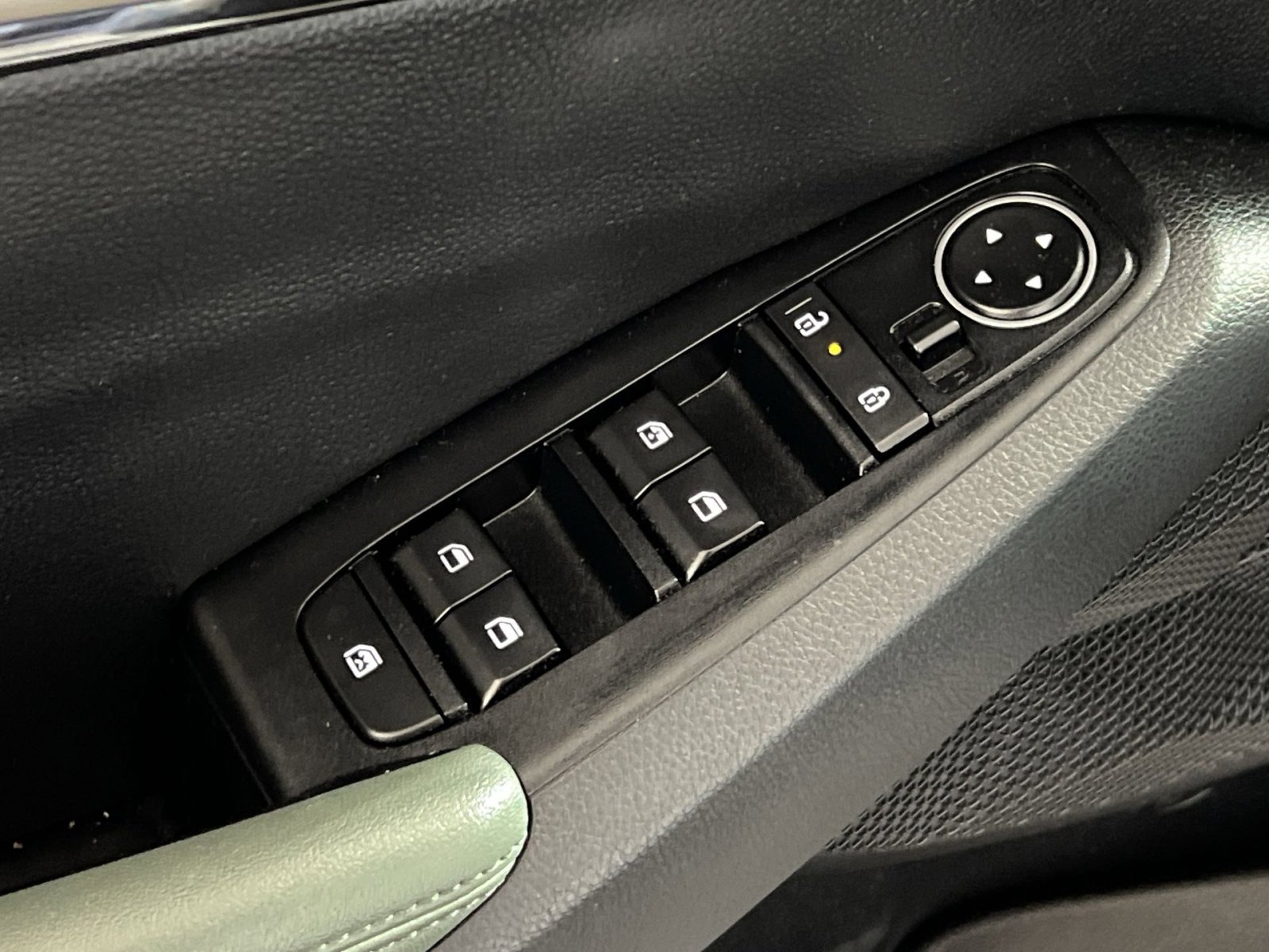 Used 2025 Kia Seltos SX w/ SX Sunroof Package image 13