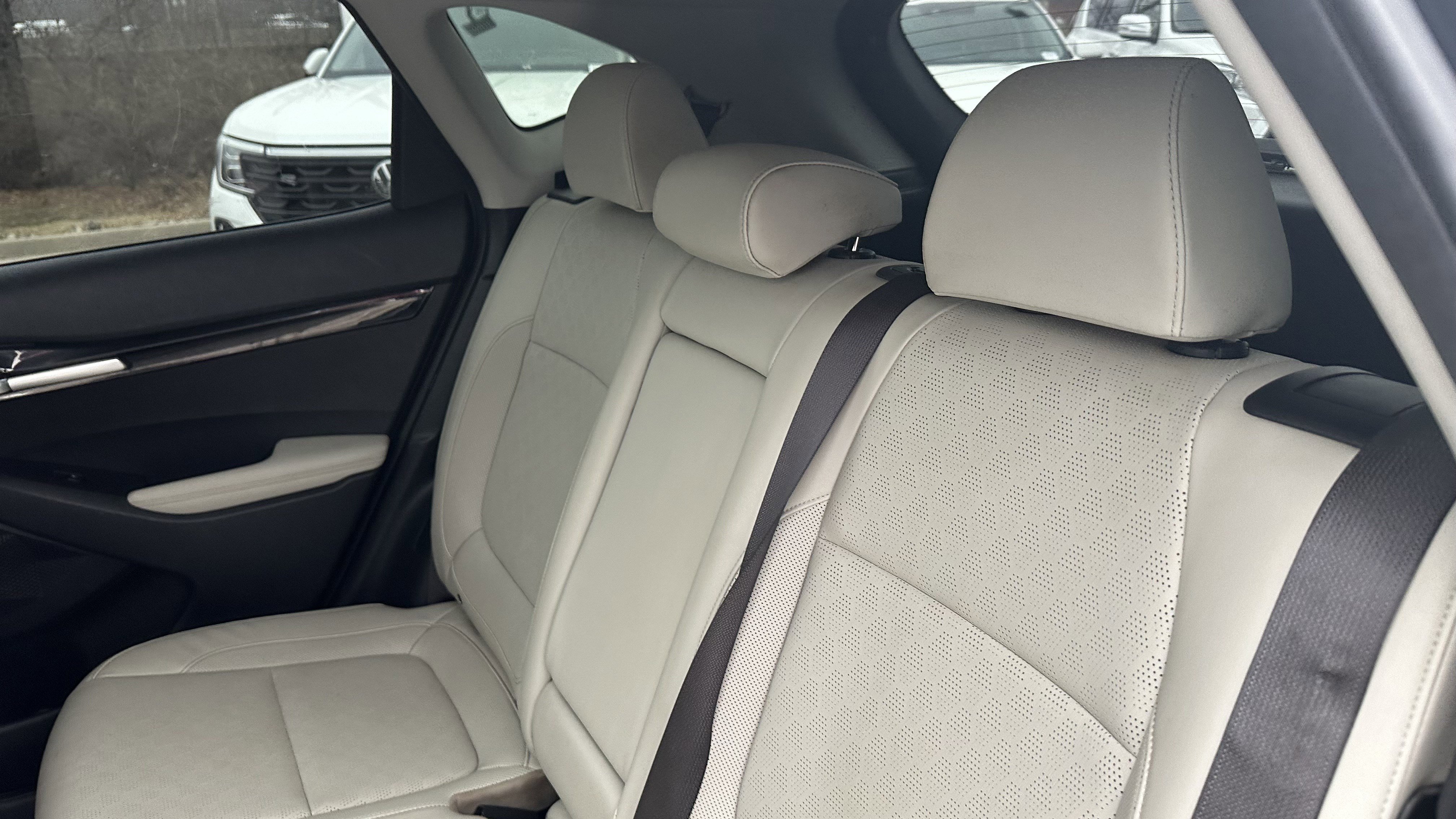 Used 2022 Kia Seltos SX w/ Sunroof Package image 34