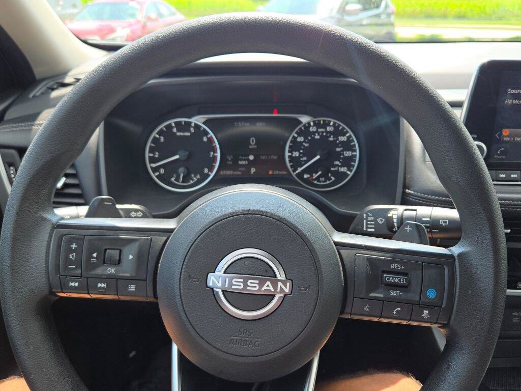 Used 2024 Nissan Rogue SV AWD/4WD image 29