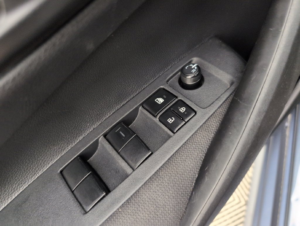Used 2025 Toyota Corolla LE FWD image 32
