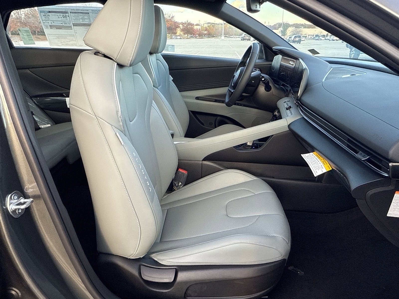 New 2025 Hyundai Elantra Limited image 27