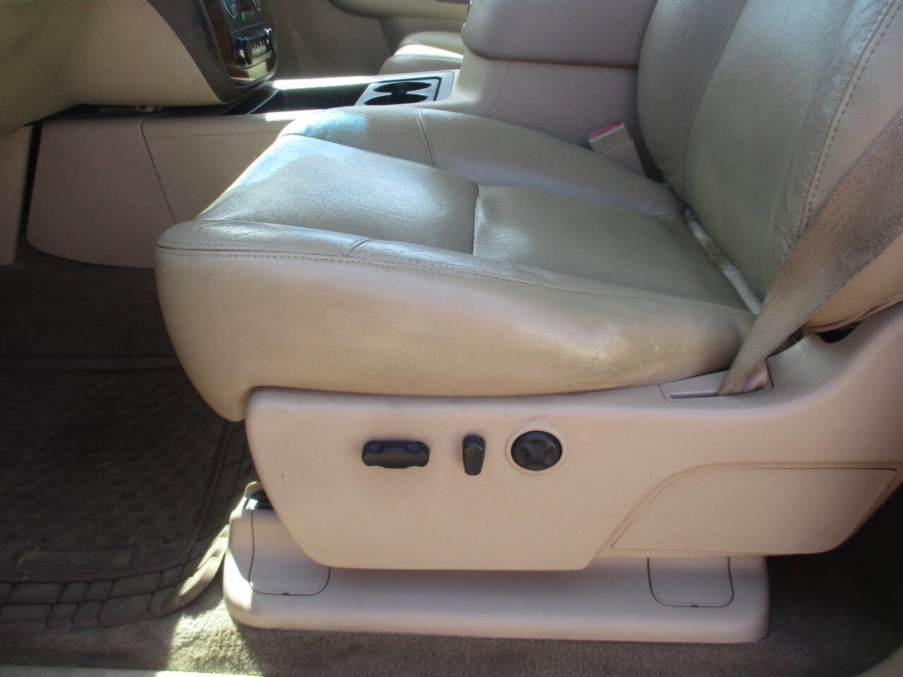 Used 2013 Chevrolet Silverado 2500 LTZ w/ LTZ Plus Package image 16