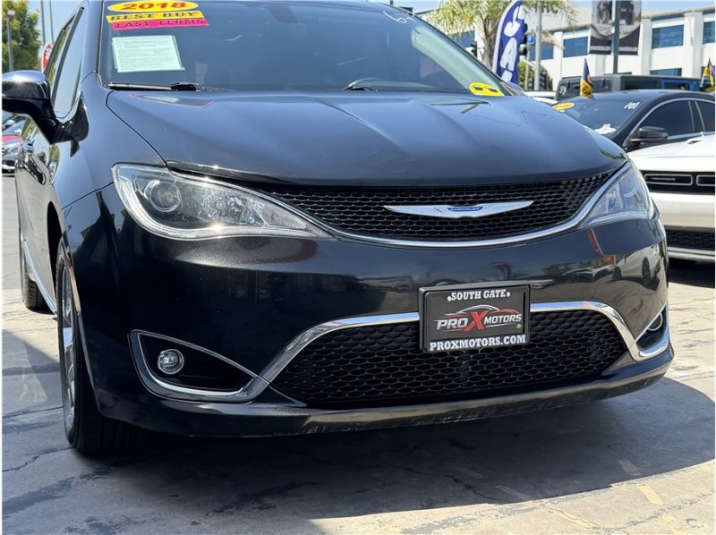 Used 2018 Chrysler Pacifica Limited FWD image 45