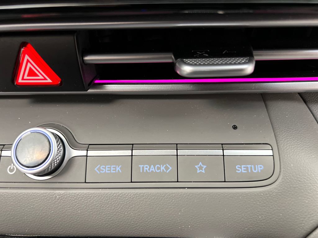 Used 2025 Hyundai Elantra SEL image 48