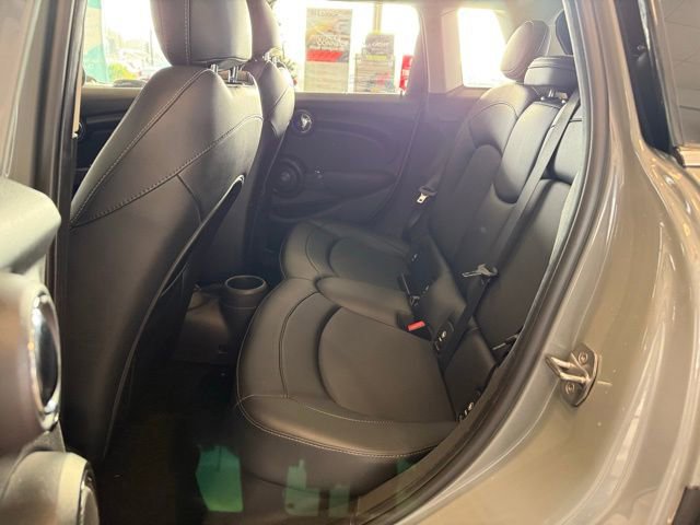 Used 2016 MINI Cooper 4-Door Hardtop image 21