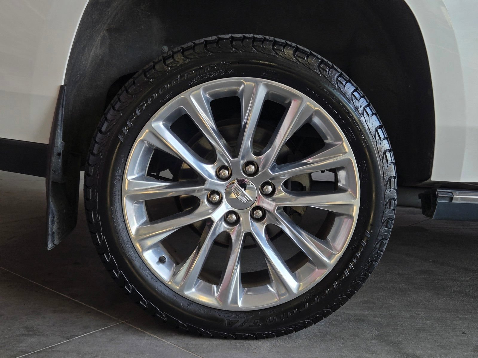 Used 2017 Cadillac Escalade Premium Luxury AWD/4WD image 5