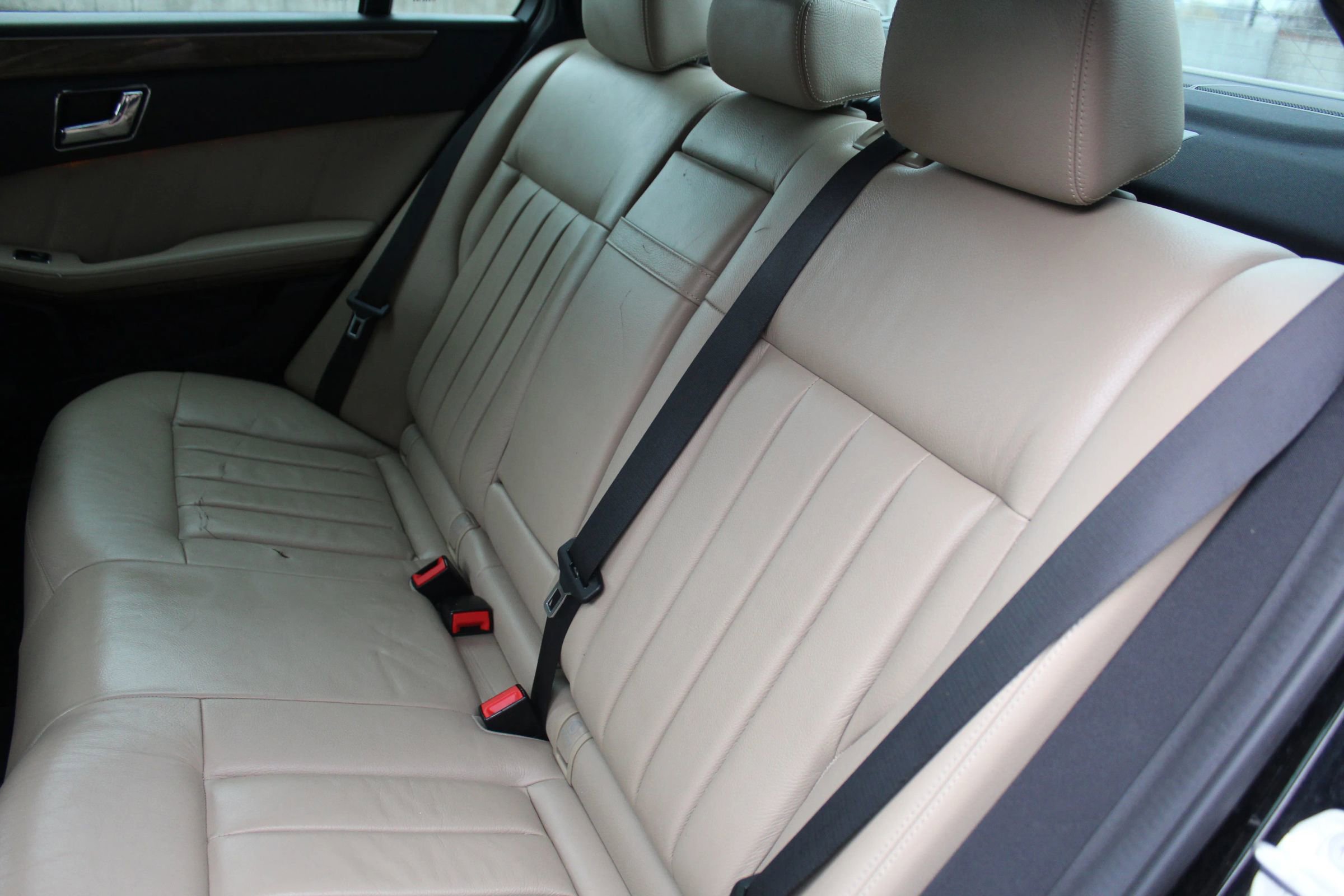 Used 2011 Mercedes-Benz E 550 4MATIC Sedan image 13