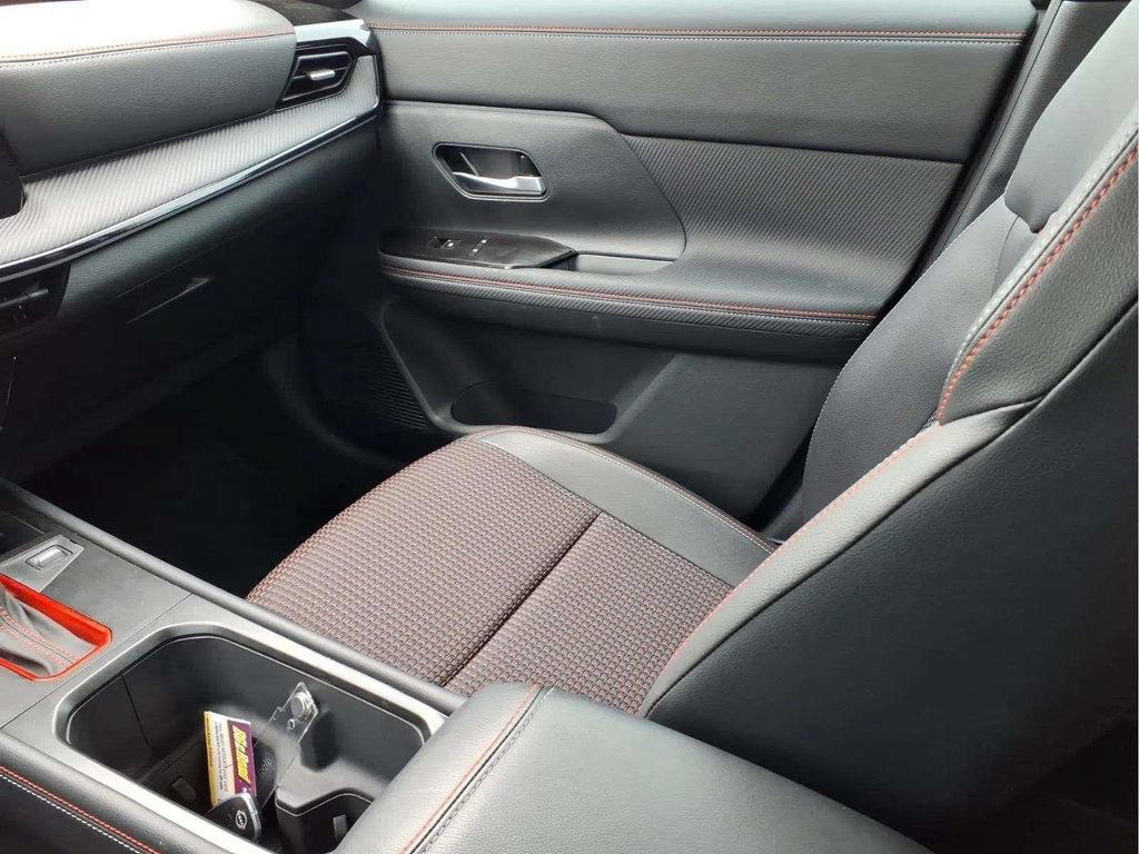 Used 2025 Nissan Kicks SR FWD image 12