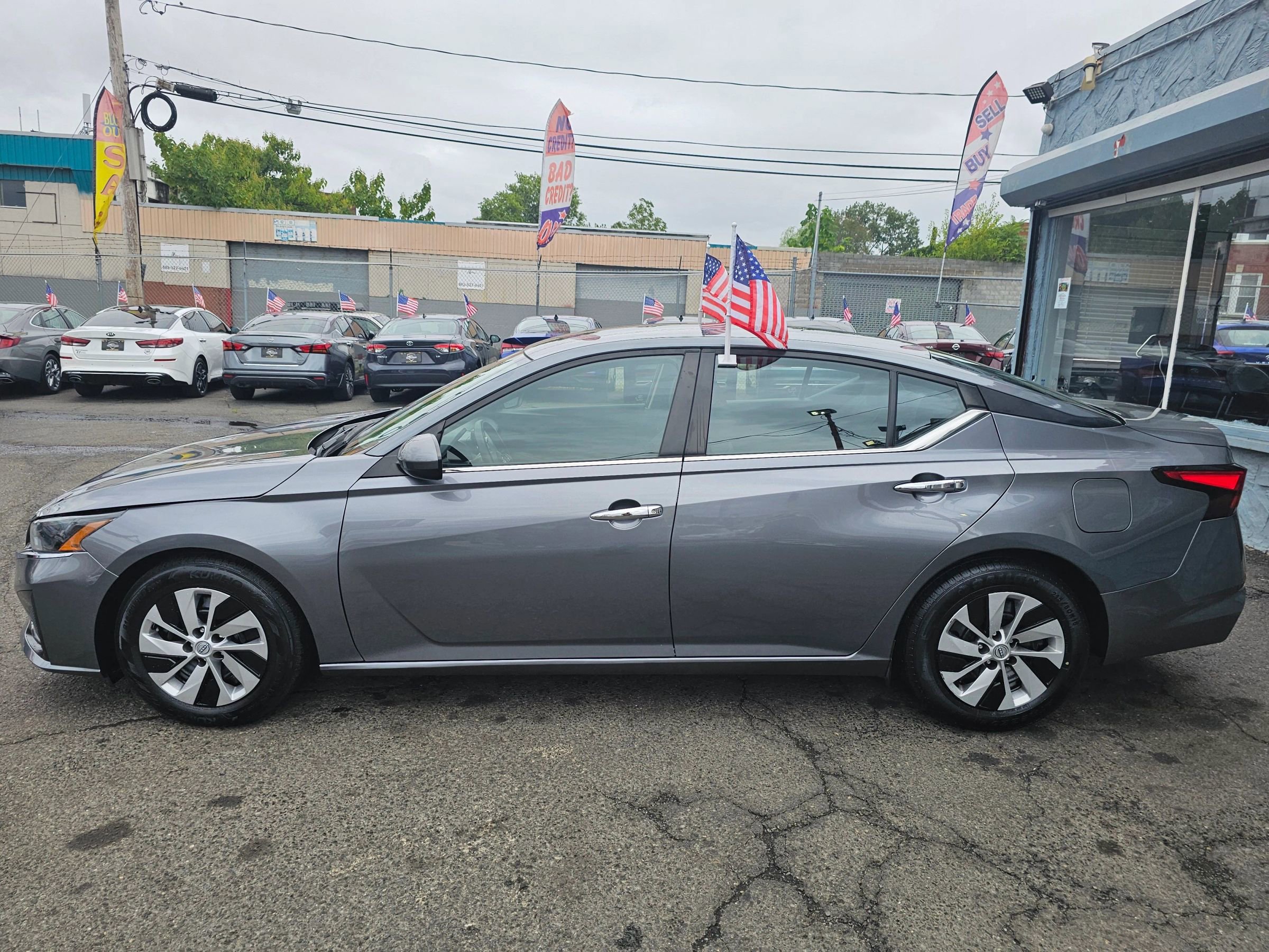 Used 2023 Nissan Altima 2.5 S image 2