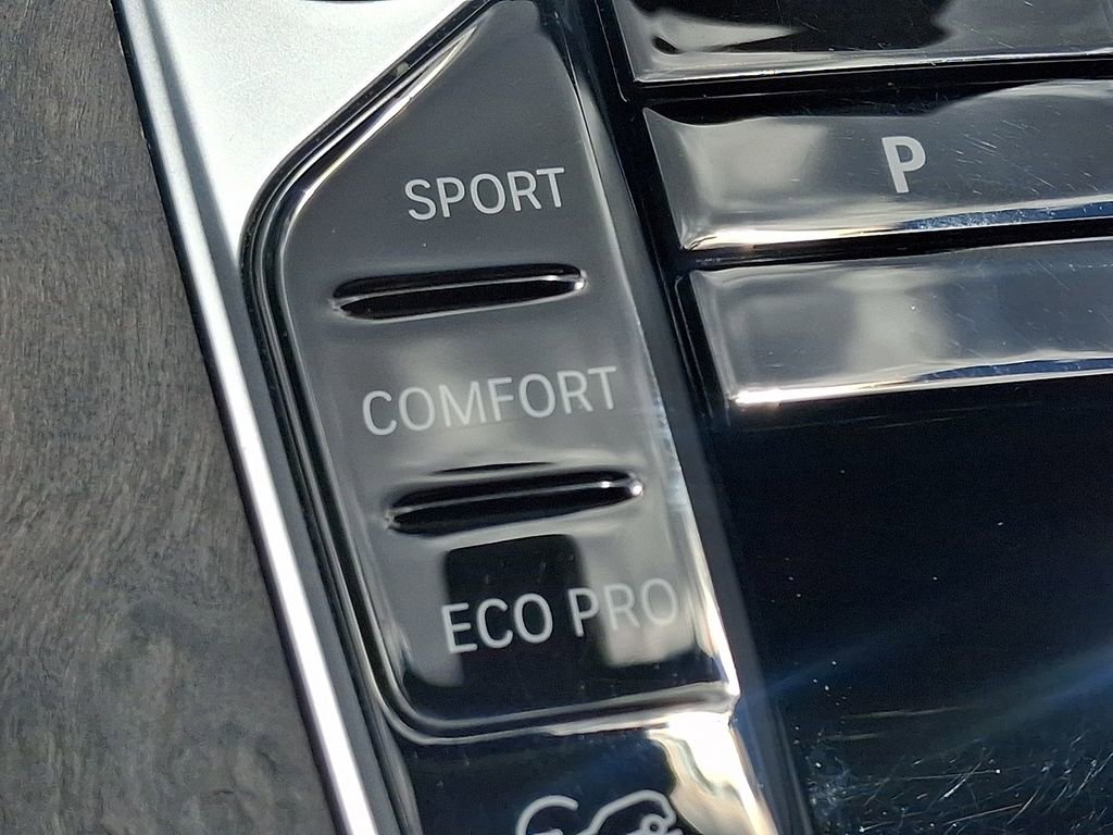 Certified 2025 BMW X7 xDrive40i AWD/4WD image 26