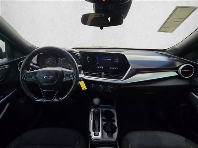 Used 2025 Chevrolet Trax RS w/ Sunroof Package FWD image 16