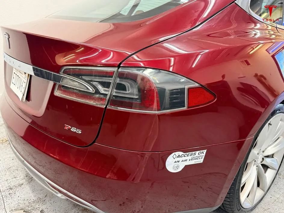Used 2012 Tesla Model S Signature Performance RWD image 12