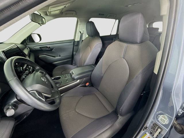 Used 2023 Toyota Highlander LE FWD image 19