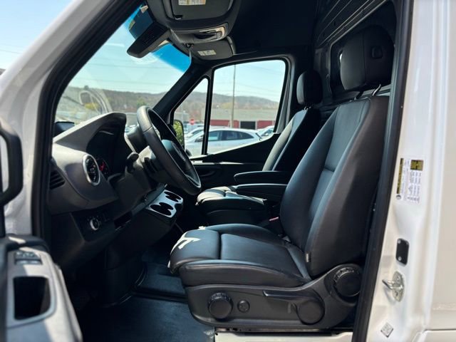 Used 2025 Mercedes-Benz Sprinter 2500 image 15