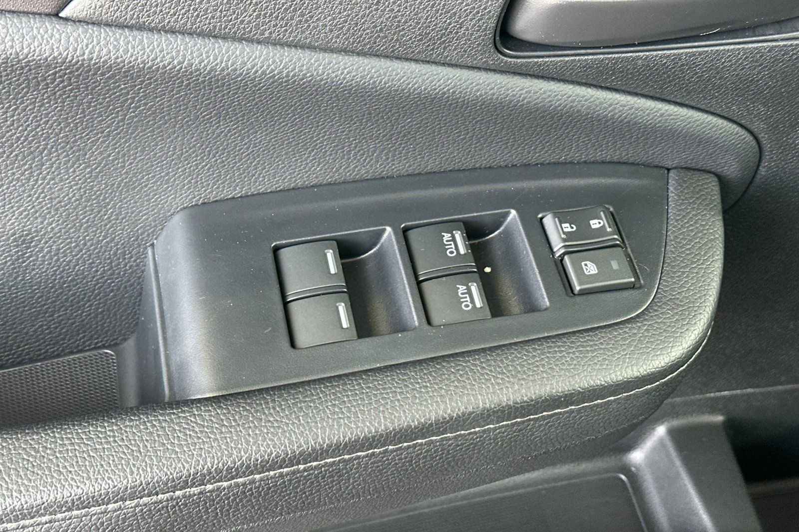 Used 2025 Honda Ridgeline Sport image 11