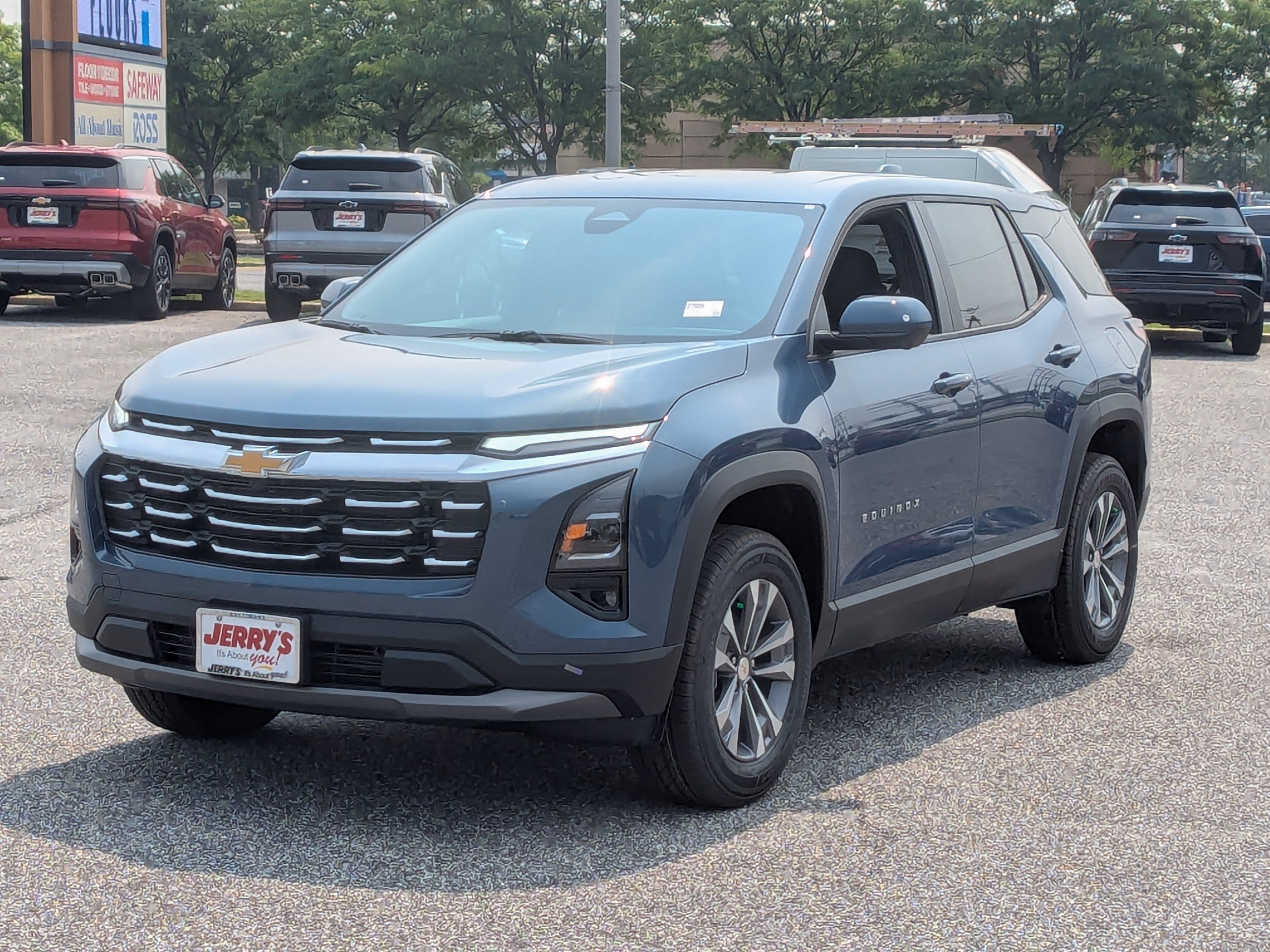 New 2027 Chevrolet Equinox LT w/ Safety and Technology Package FWD image 4