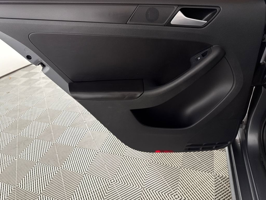 Used 2014 Volkswagen Jetta SE image 12