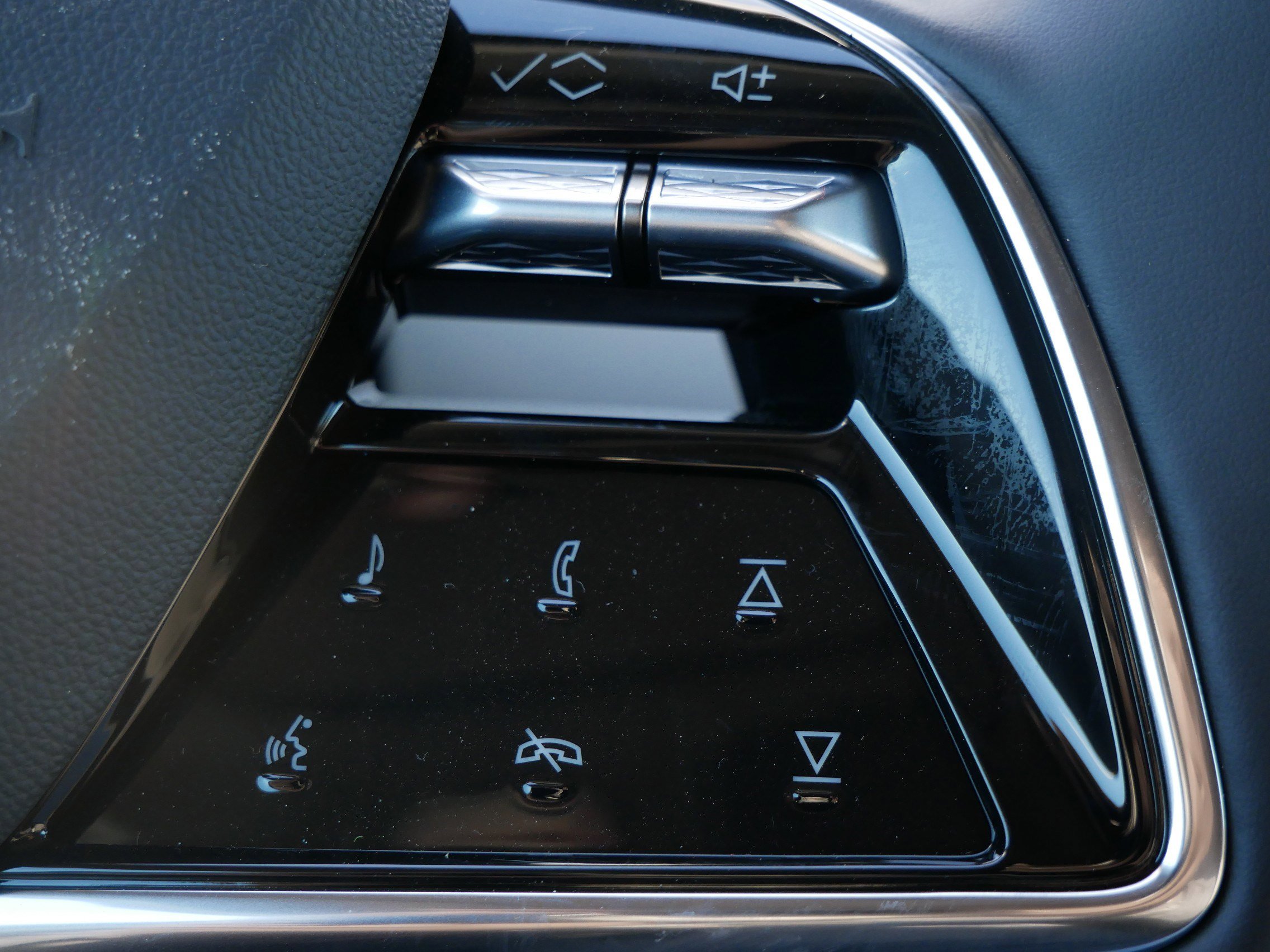 New 2026 Cadillac Optiq Luxury 1 image 27