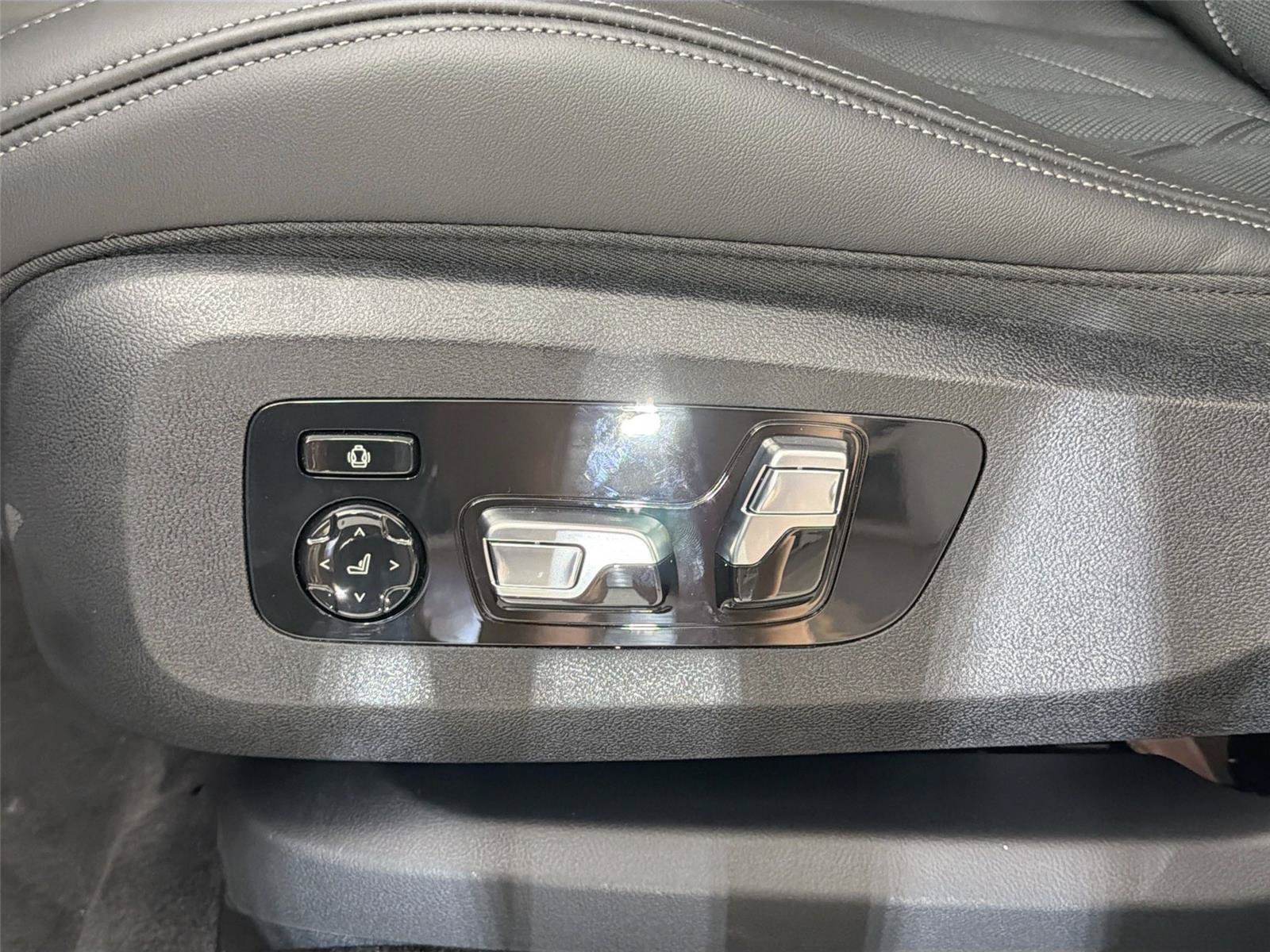 New 2026 BMW XM Label Red AWD/4WD image 19
